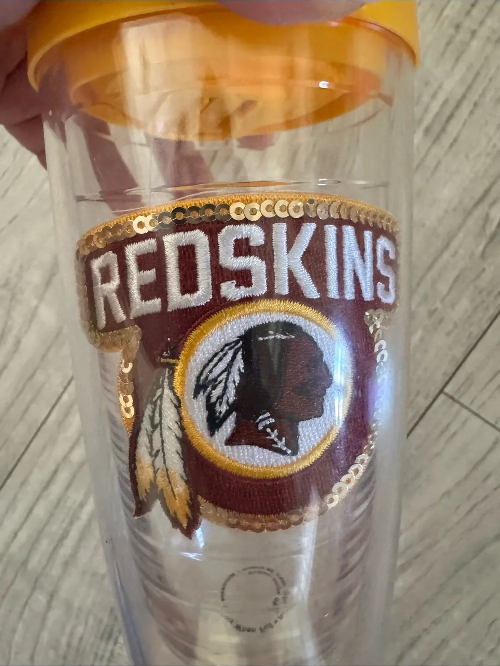 tervis Redskins Tumbler Yellow Lid and Burgundy Gold Logo with sequins 16 oz